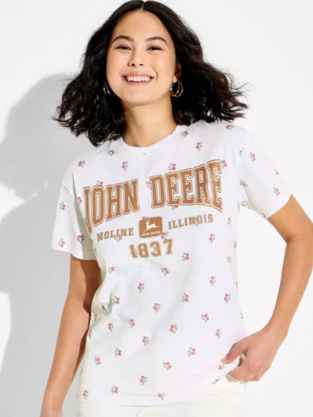 NEW Women's John Deere Short Sleeve Graphic Cream Medium T-Shirt
